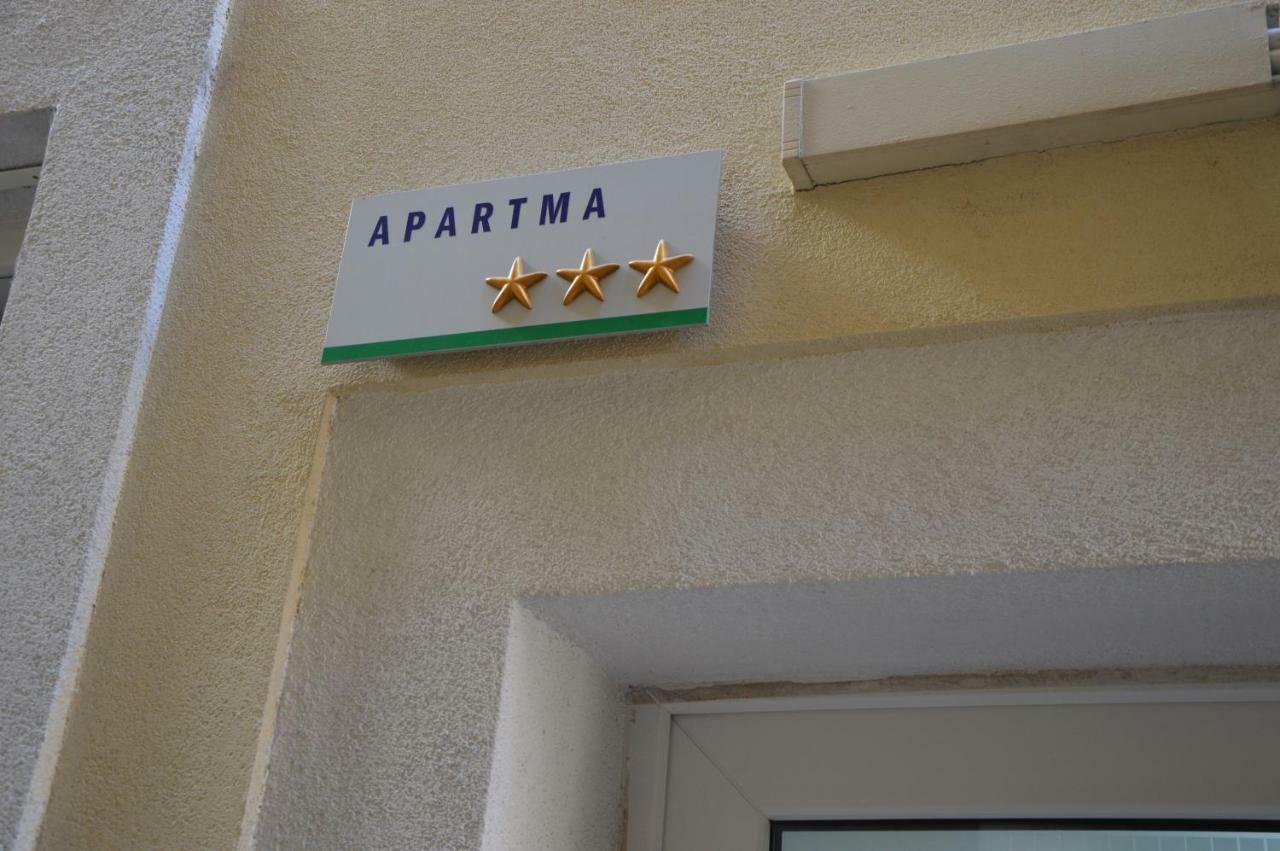 Apartma *